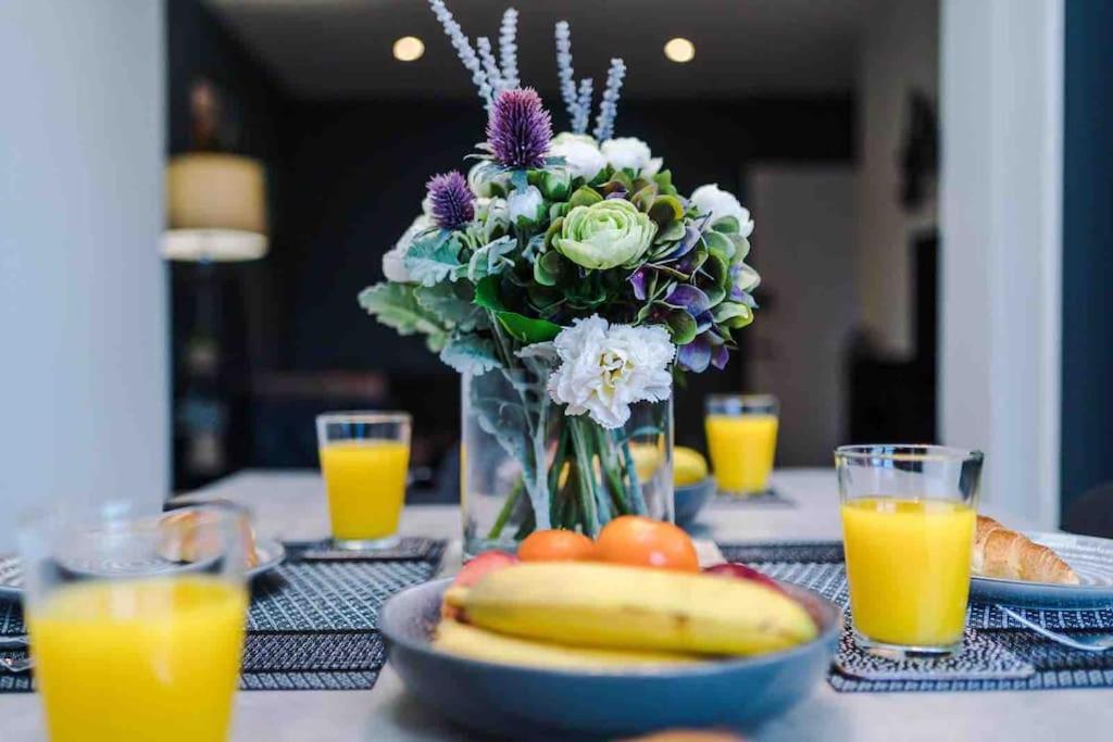 Sandileigh House By Yourstays - Luxurious 3 Bedroom House In ألترينتْشام المظهر الخارجي الصورة