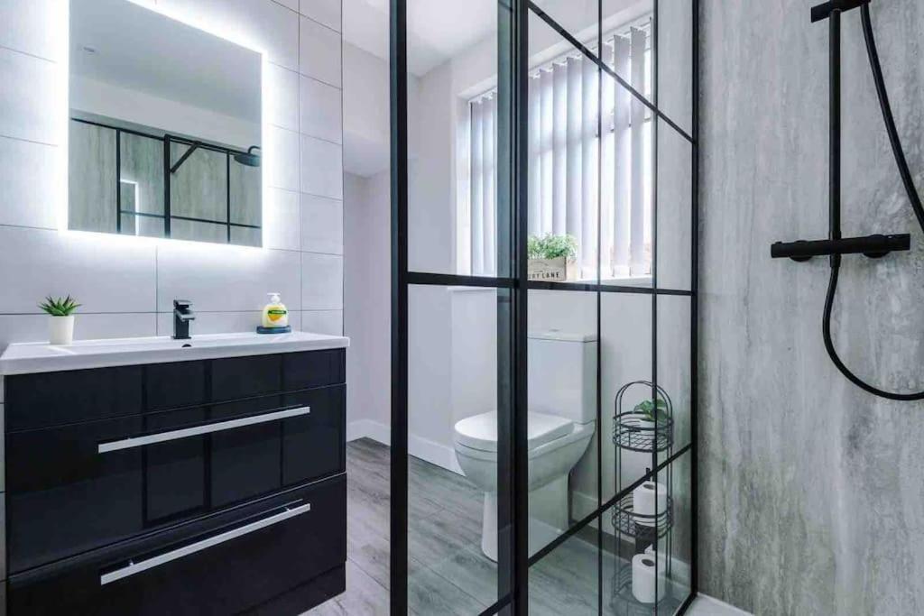 Sandileigh House By Yourstays - Luxurious 3 Bedroom House In ألترينتْشام المظهر الخارجي الصورة