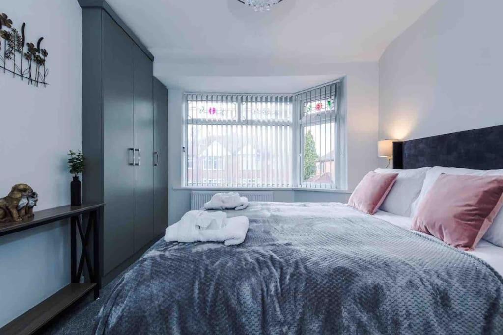 Sandileigh House By Yourstays - Luxurious 3 Bedroom House In ألترينتْشام المظهر الخارجي الصورة